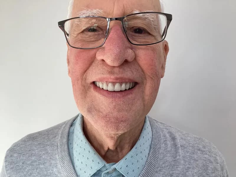 Cliente Ornare sorrindo